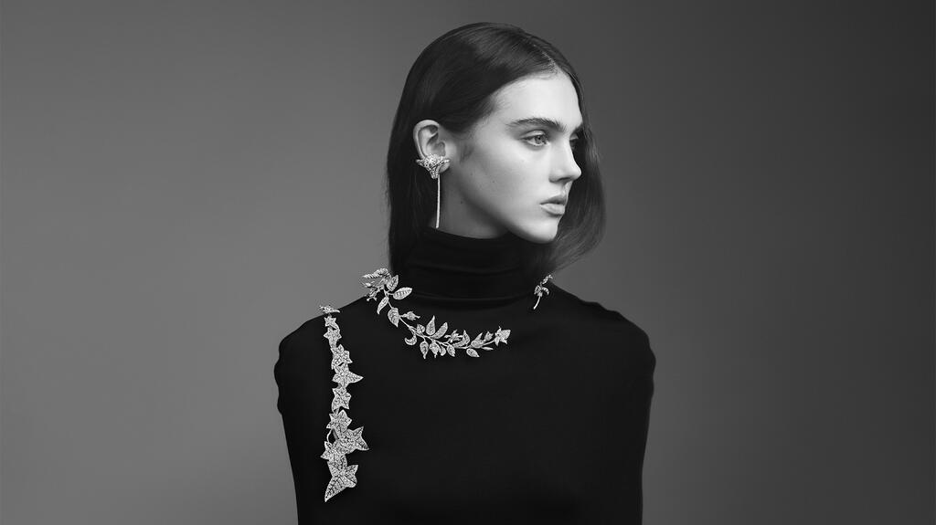 The “Lierre” necklace depicts Frédéric Boucheron’s favorite plant, ivy, with pavé diamonds in white gold. It can transform into a brooch, which is shown here on the model’s shoulder, or coil around the arm to become a bracelet. Boucheron Lierre Necklace Brooch